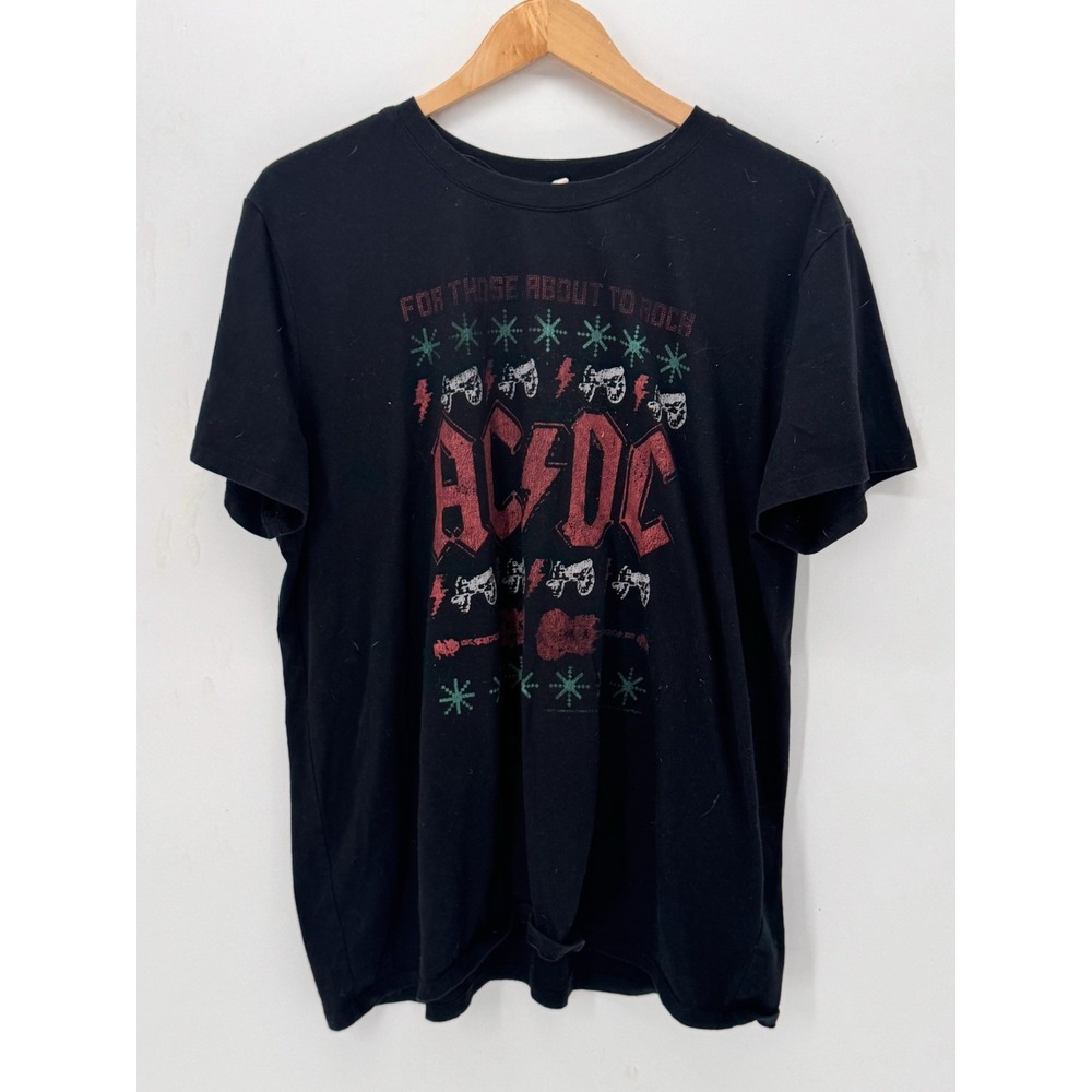 Maurices T-Shirt Womens Size Xl Black AC/DC Holiday Graphic Rock Band Short Slee